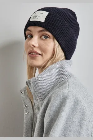 Street one Beanie mit Badge