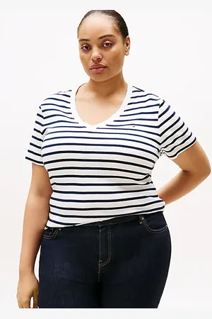 Tommy Hilfiger Curve Slim Fit T-Shirt mit V-Ausschnitt