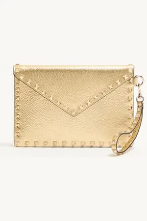 VALENTINO GARAVANI ROCKSTUD CLUTCH AUS LAMINIERTEM, GENARBTEM KALBSLEDER Frau UNI