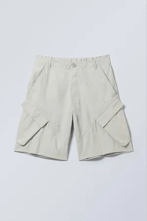 Weekday Schräg geschnittene, relaxte Cargo-Shorts