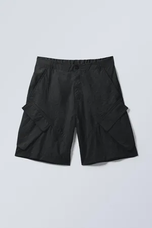 Weekday Schräg geschnittene, relaxte Cargo-Shorts