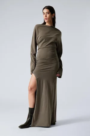 Weekday Drapiertes langärmeliges Maxikleid mit Schlitz