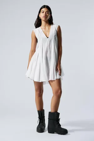 Weekday Fließendes Minikleid mit V-Ausschnitt