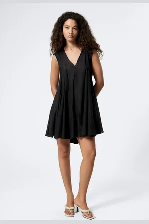 Weekday Fließendes Minikleid mit V-Ausschnitt