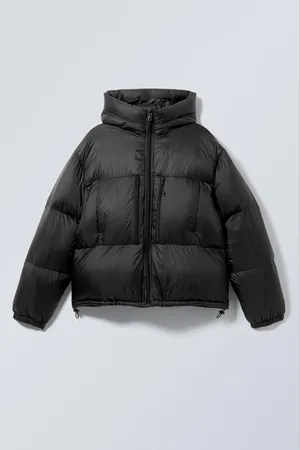 Weekday Pufferjacke aus recycelten Daunen mit Kapuze