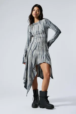 Weekday Langärmeliges asymmetrisches Midikleid