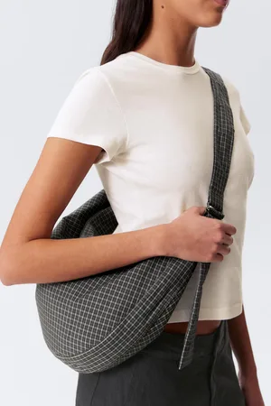 Weekday Lässige Schultertasche aus karierter Baumwolle