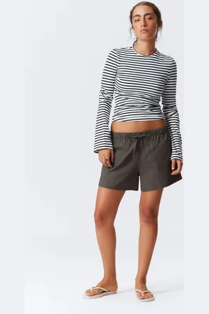 Weekday Weite Pull-on-Shorts in Washed-Optik