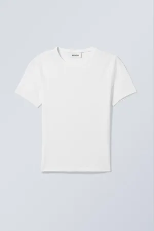 Weekday Schmal geschnittenes T-Shirt